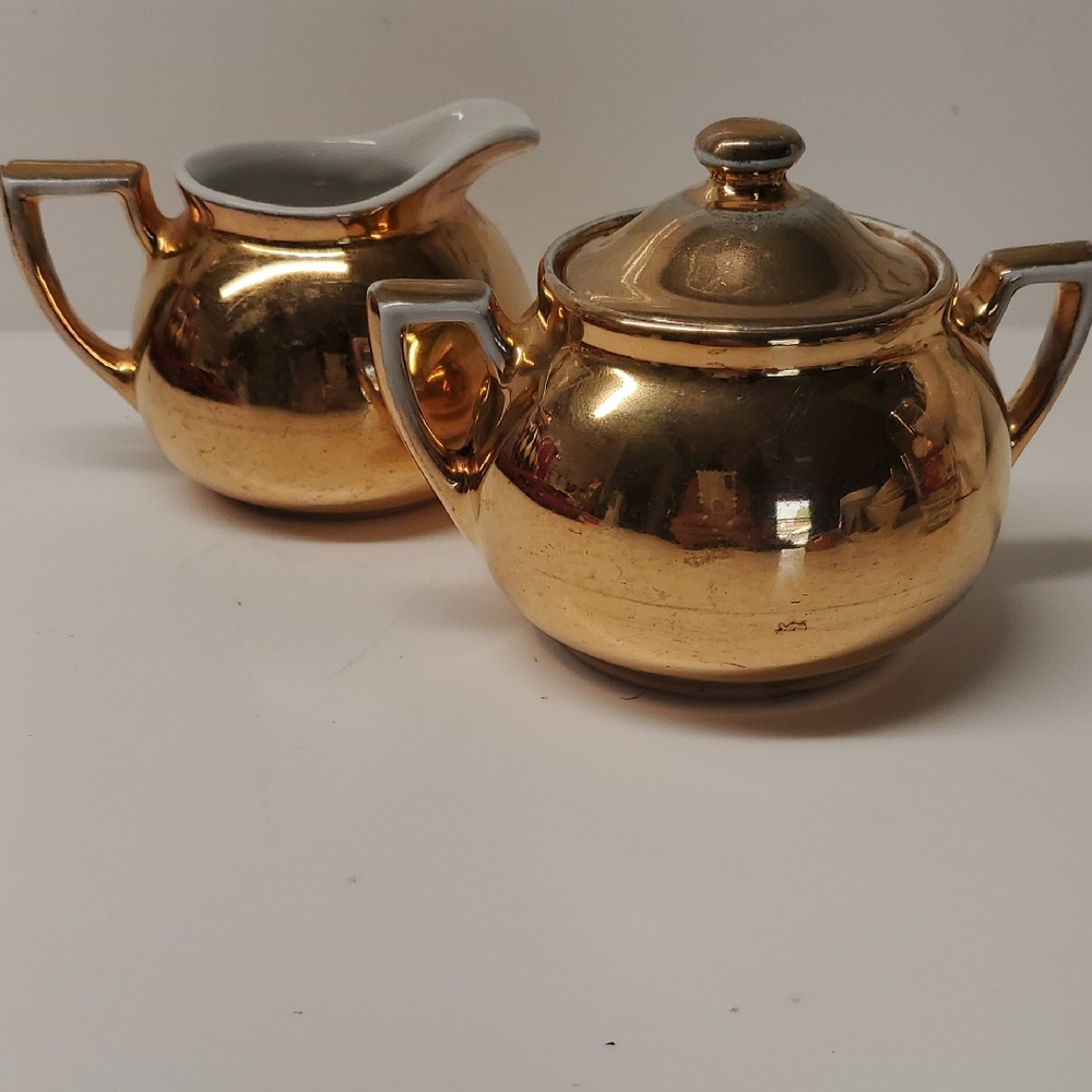 Luxurious Gold Sugar and Creamer Set